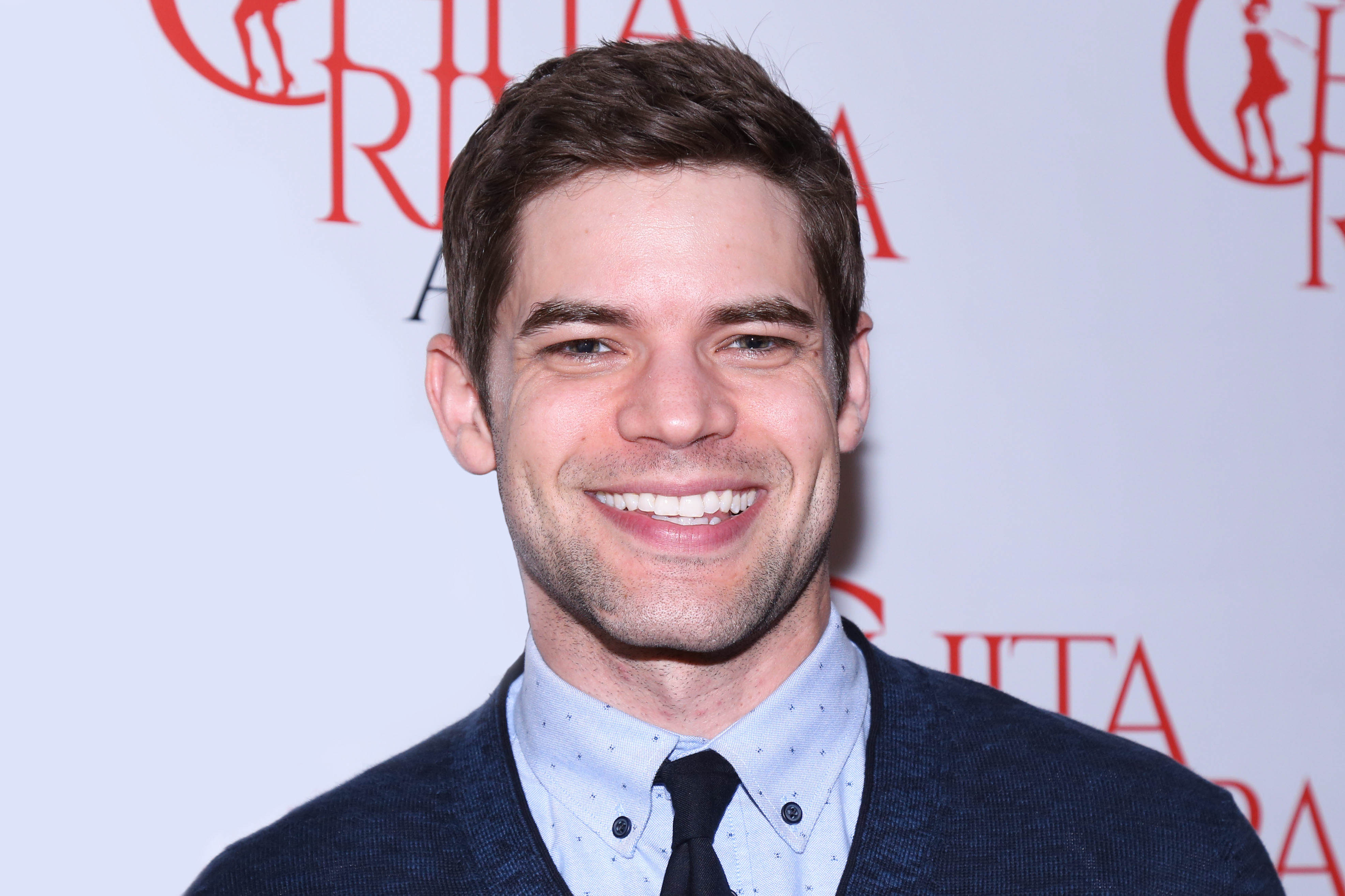 How tall is Jeremy Jordan?